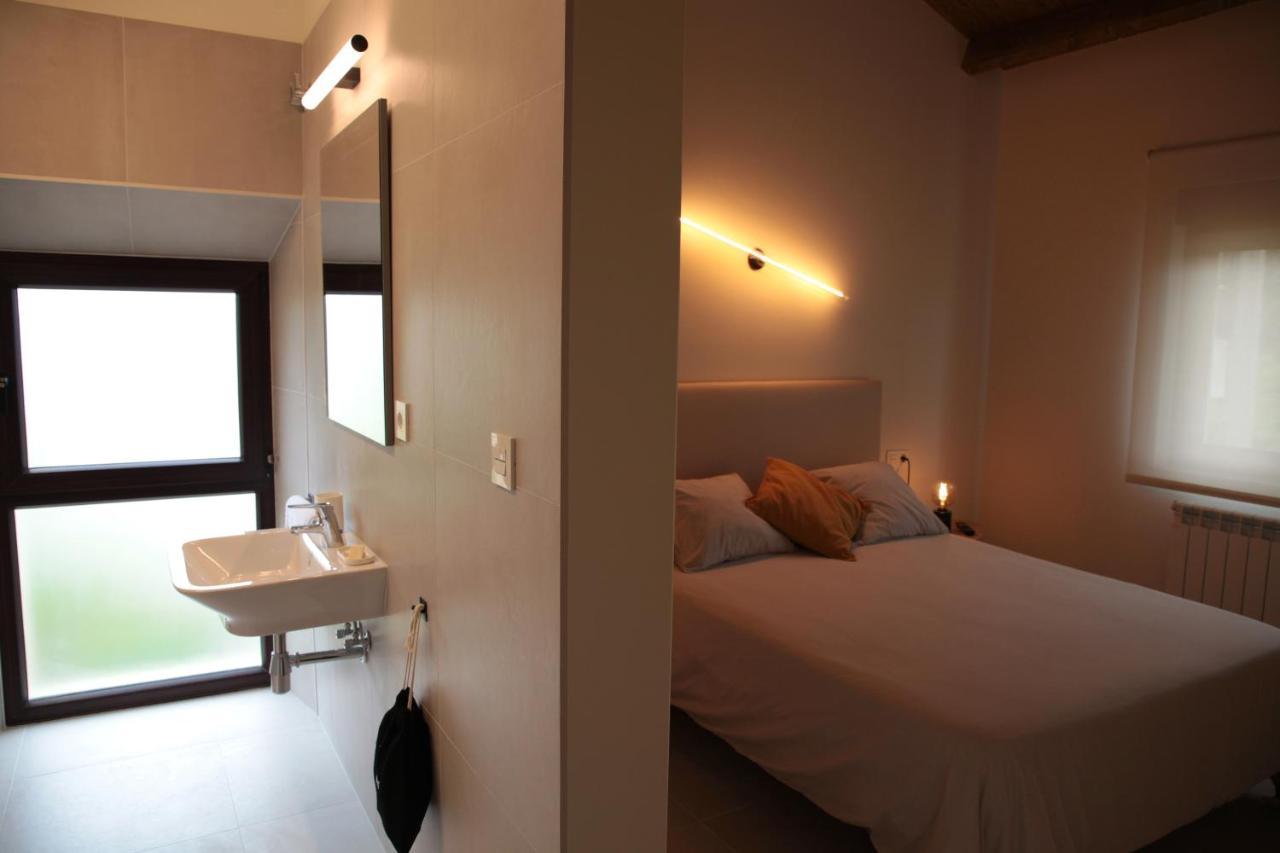 Casa Carmina Hostel มูรอส เด นาลอน ภายนอก รูปภาพ